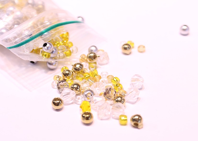 kralenmix 3/4mm geel